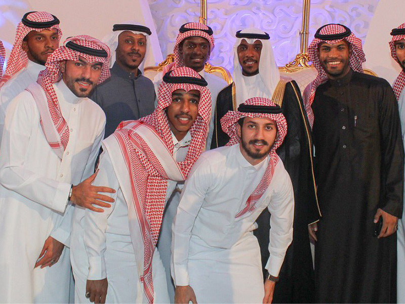 اضغط لمشاهدة الفيديو: شاب خليجي يتعرض لموقفٍ محرج خلال حضوره حفل زفاف